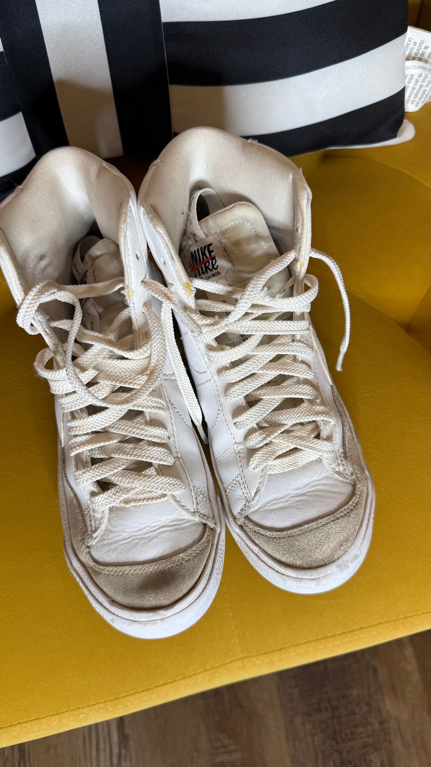 “Preloved” Nike hightop Tennis Shoe