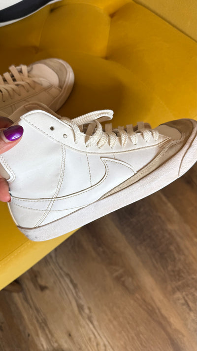 “Preloved” Nike hightop Tennis Shoe