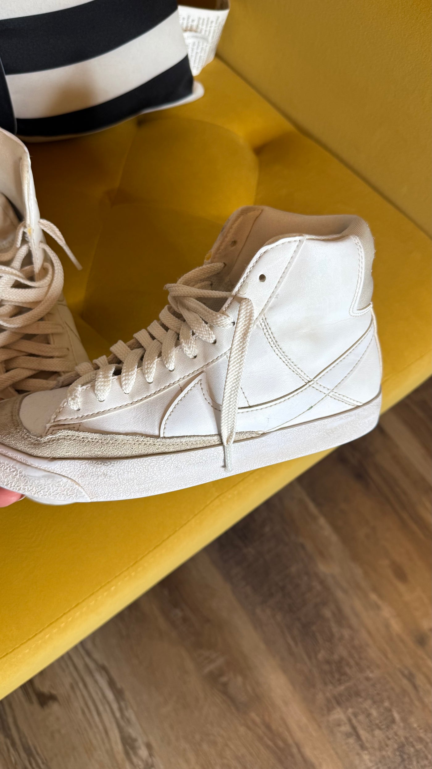 “Preloved” Nike hightop Tennis Shoe